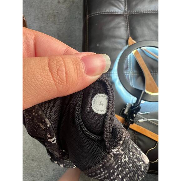 Lululemon Free To Be Serene Bra Light Support Size 4 - Picture 5 of 5